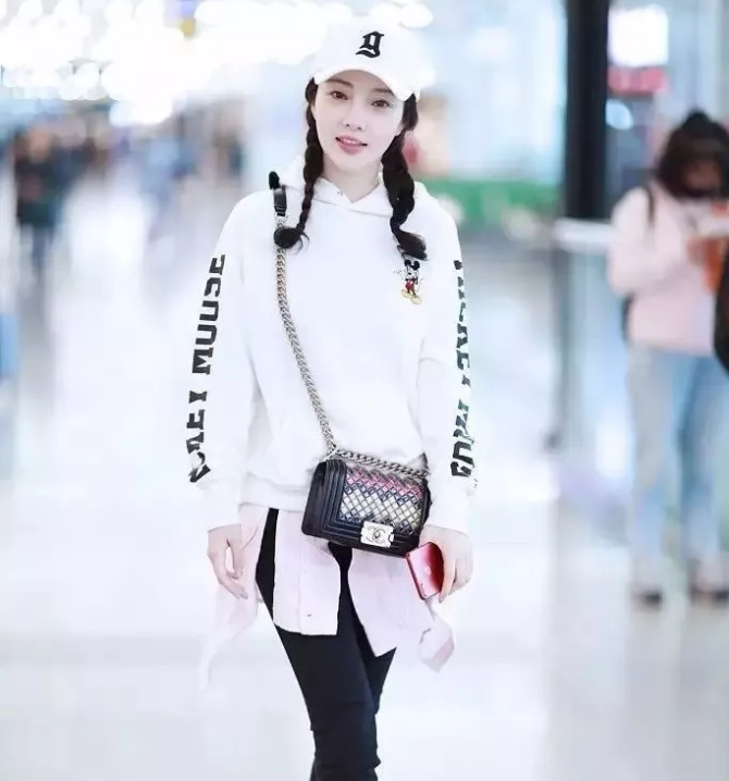 今年秋冬最chic！原來短發(fā)和帽子這么配??！